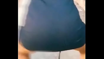 Novinha do insta dan&ccedil;ando de vestido