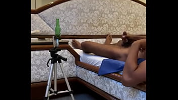 Ao vivo aqui no motel gravando o puto se transmitindo ele adora se exibir preto pentelhudo cheio de sebo Ao vivo aqui no motel gravando o puto se transmitindo ele adora se exibir preto pentelhudo cheio de sebo