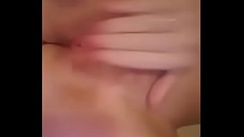 Tightkate fingering pussy
