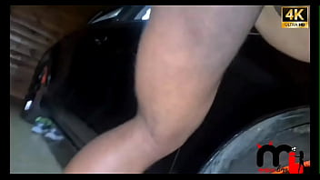 Negao pauzudo segurança da balada devorou a casada monica lima e deixou a boceta toda arregaçando para o marido corno