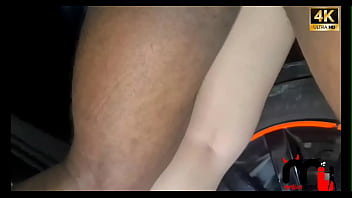 Negao pauzudo segurança da balada devorou a casada monica lima e deixou a boceta toda arregaçando para o marido corno