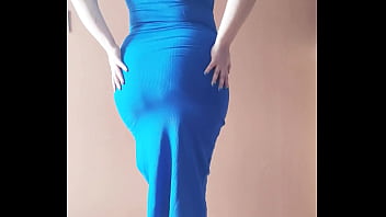 Chica muestra sus nalgotas y espera ser penetrada