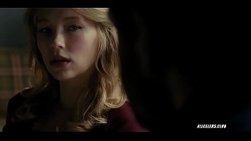 Haley bennett the girl on the train