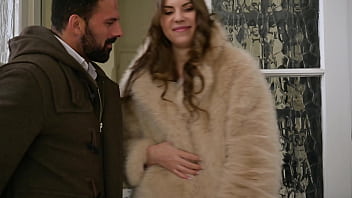 Adventurous tourist alice xo hooks up with waiter for no strings anal gp3270