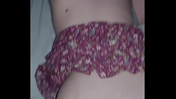 Latina de lindas tetas le encanta follar a cuatro patas