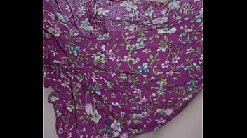 Latina de lindas tetas le encanta follar a cuatro patas