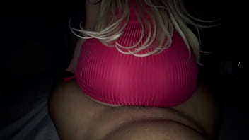 Desejo intenso com uma vizinha casa acaba com um orgasmo intenso