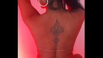 Amiga manda vídeo chamando eu meu mari