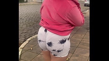 Chubby girl farting in public while walking – can’t hold it