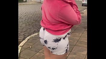 Chubby girl farting in public while walking – can’t hold it