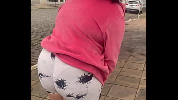 Chubby girl farting in public while walking – can’t hold it