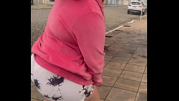 Chubby girl farting in public while walking – can’t hold it