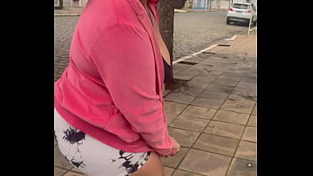 Chubby girl farting in public while walking – can’t hold it