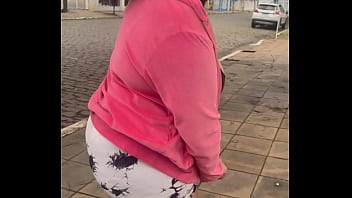 Chubby girl farting in public while walking – can’t hold it