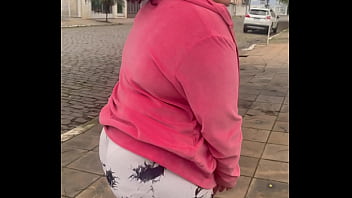 Chubby girl farting in public while walking – can’t hold it