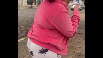 Chubby girl farting in public while walking – can’t hold it
