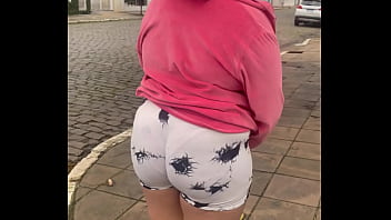 Chubby girl farting in public while walking – can’t hold it