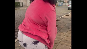 Chubby girl farting in public while walking – can’t hold it