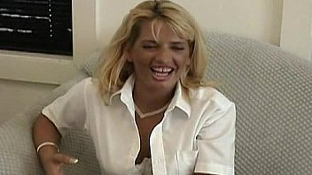 Milf tries her new dildo