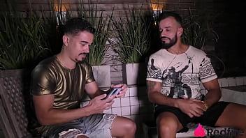 Safada Débora Andrade Acionou O Contatinho Pra Trazer Um Amigo E Fazer Anal A Vera thumbnail