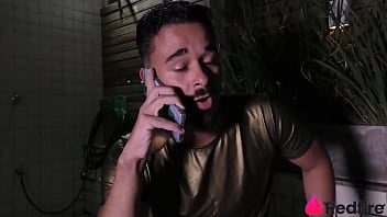 Safada débora andrade acionou o contatinho pra trazer um amigo e fazer anal a vera