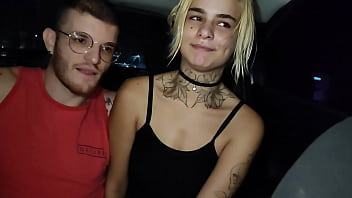 Casal fode dentro do uber