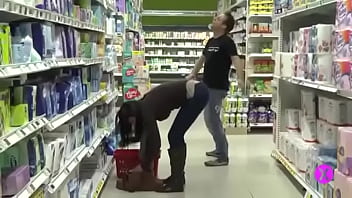 Guy fucks lady in the midst of road