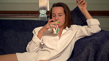 Brunette smoking tease – blouse & blue cosplay hair