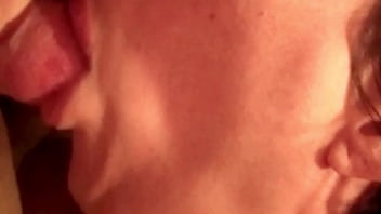 Une queue dans la bouche gros plan