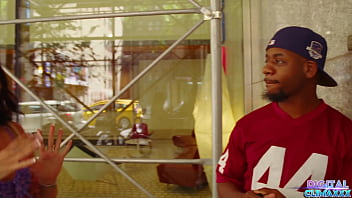 Jovem safada é fodida e cheia de porra por um bbc depois de ser pega na rua por um bandido