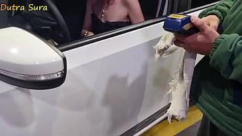 Fui abastecer o carro o cartão não passou acabei pagando com a buceta fazer o que