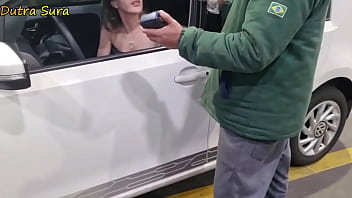 Fui abastecer o carro o cartão não passou acabei pagando com a buceta fazer o que