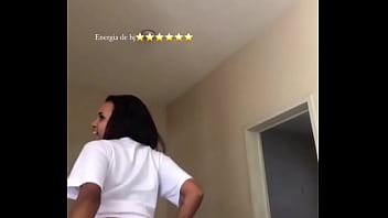 Pretinha do cuzao rebolando