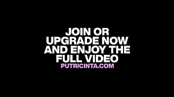 Horny babe putri cinta showing her tight ass hole up close