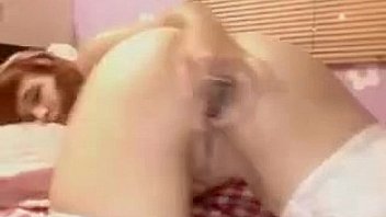 Otra pelirroja latina con rico culo