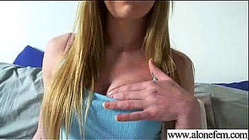 Solo girl get to orgams with all kind of sex toys video 02