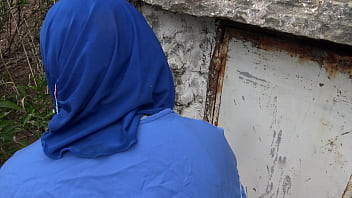 Beurette algérienne séduit son beau fils avec sa chatte poilue pendant que son mari est au travail Beurette algérienne séduit son beau fils avec sa chatte poilue pendant que son mari est au travail