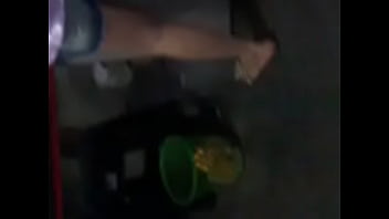 Gostosa na fila do mercado