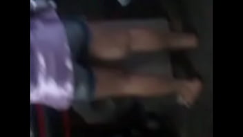 Gostosa na fila do mercado