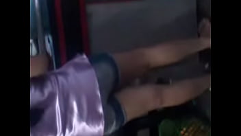 Gostosa na fila do mercado