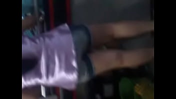 Gostosa na fila do mercado