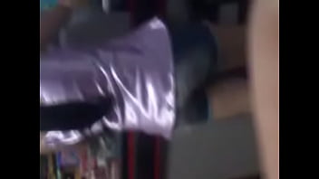 Gostosa na fila do mercado