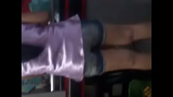 Gostosa na fila do mercado