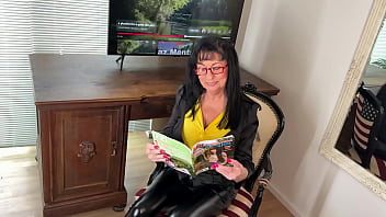 Enjoy my relaxed day with shaking my saggy boobs