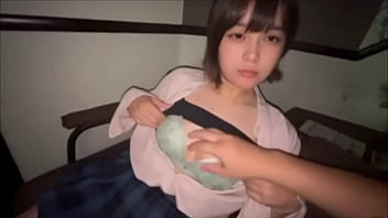 【彼女がおしっこした後のオマンコが舐めたい彼氏】今日も沢山出た と言って彼女のまだ酸っぱいマンコをクンニしてsexするカップル。