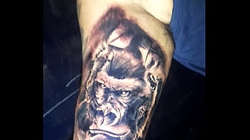 Tattoo na pele arte na vida pra cimabora ali