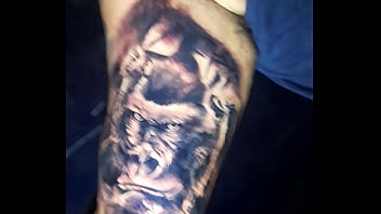 Tattoo na pele arte na vida pra cimabora ali