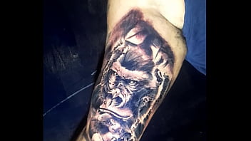 Tattoo na pele arte na vida pra cimabora ali