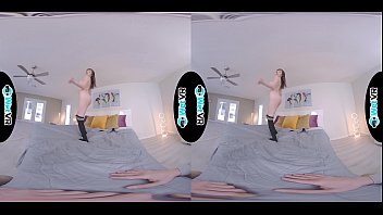 Hot brunette babe gets fucked virtually