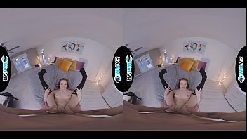 Hot brunette babe gets fucked virtually